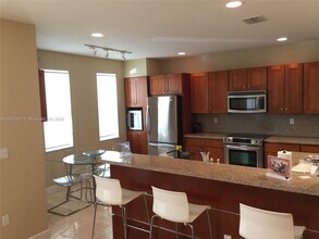 10770 NW 76th Ln in Medley, FL - Building Photo - Building Photo