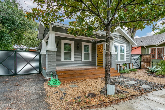 326 Simon in San Antonio, TX - Building Photo - Building Photo