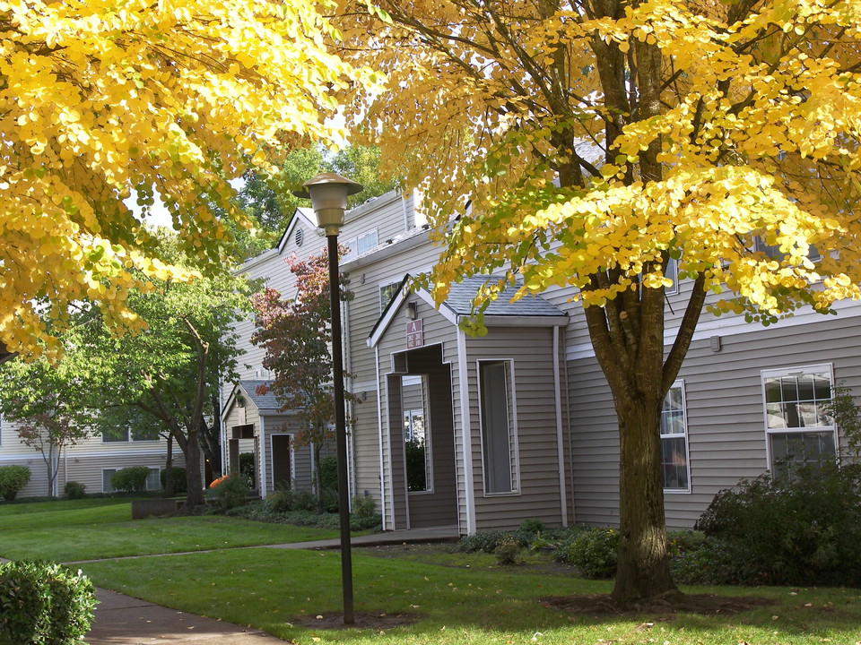 Atherton Woods Apartments in Vancouver, WA - Building Photo