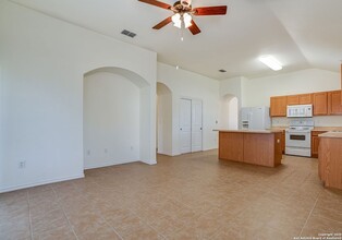 11103 Durham Bend, Unit E-9 in San Antonio, TX - Building Photo - Building Photo