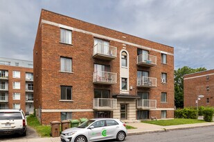 1615 Édouard-Laurin Boul in St. Laurent, QC - Building Photo