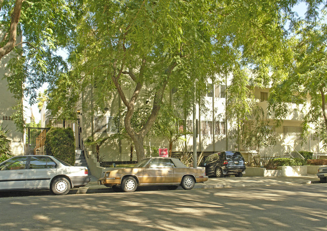 1220 N Formosa Ave in Los Angeles, CA - Building Photo - Building Photo