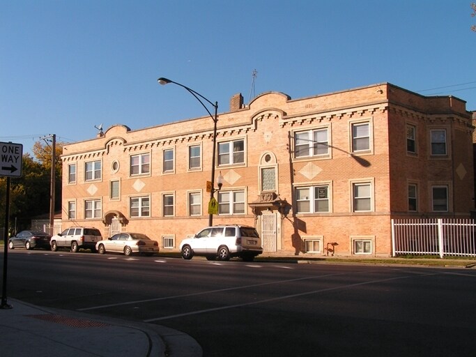 3634 W Cermak Rd in Chicago, IL - Building Photo