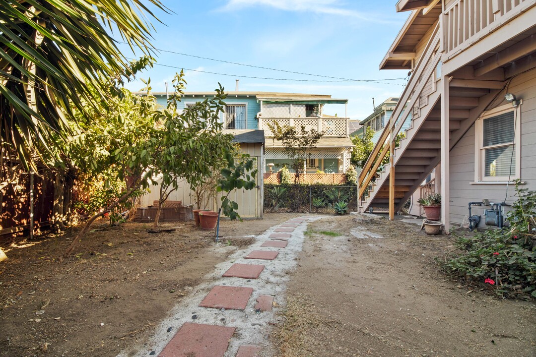 1659 West 24th Street in Los Angeles, CA - Foto de edificio