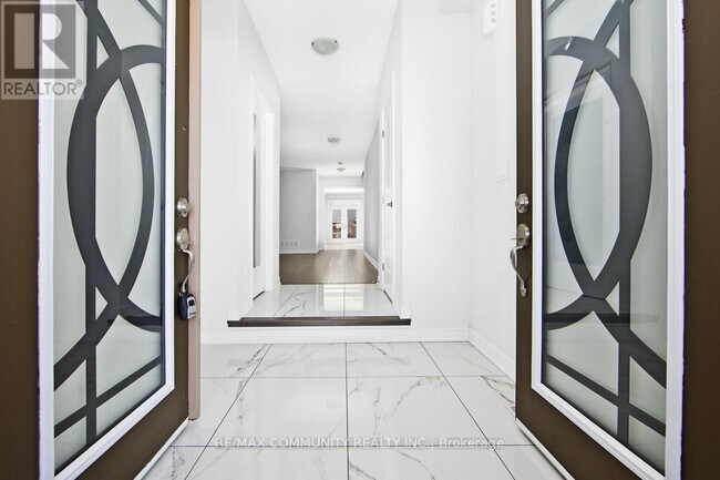 57 Bud Leggett Cres in Georgina, ON - Building Photo - Building Photo