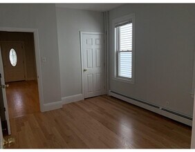 25 Moreland St, Unit 2 in Somerville, MA - Building Photo - Building Photo