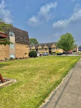 Ridgewood Apartments in Mineral Ridge, OH - Foto de edificio - Building Photo