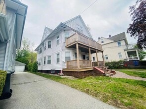 110 Norwood Ave in Cranston, RI - Building Photo - Building Photo
