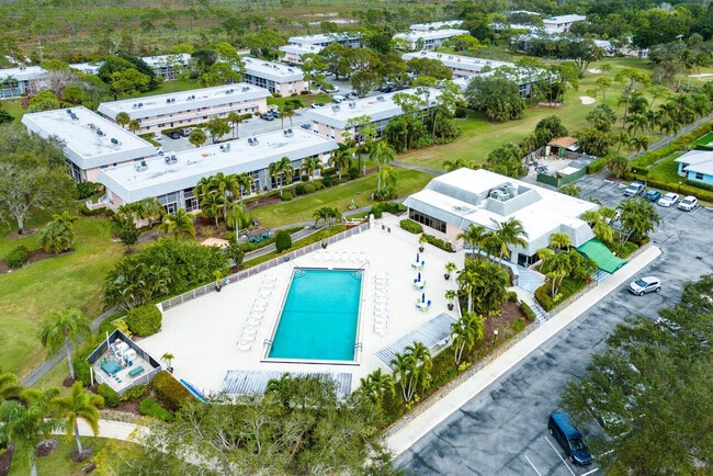 18081 SE Country Club Dr in Jupiter, FL - Building Photo - Building Photo