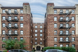 DeWitt Clinton in Long Island City, NY - Building Photo - Primary Photo