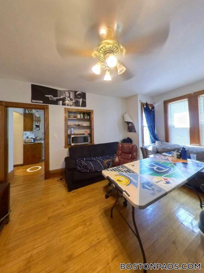 159 Brown St, Unit 1 in Waltham, MA - Building Photo - Building Photo