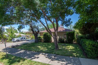 1325 Walnut Ave in Redding, CA - Building Photo - Building Photo