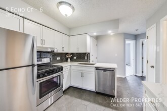 8 Echo Ct in Vernon Hills, IL - Building Photo - Building Photo