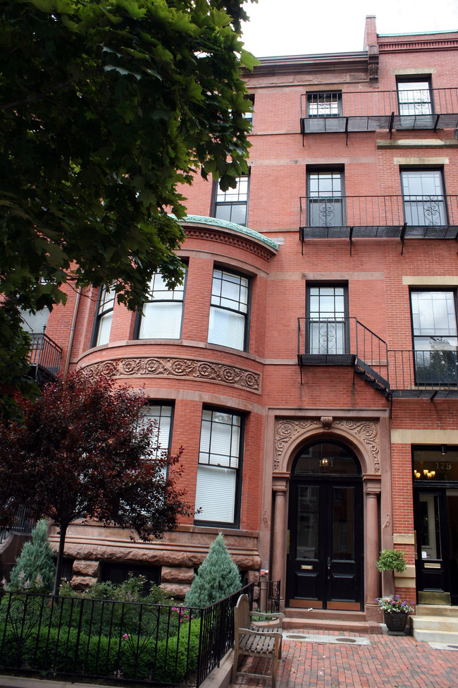 RES Condos in Boston, MA - Foto de edificio - Building Photo