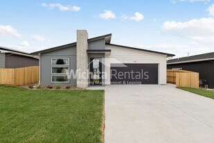 9607 E Annabelle Cir in Wichita, KS - Building Photo