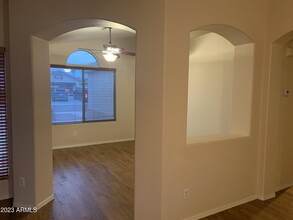8025 W Salter Dr in Peoria, AZ - Building Photo - Building Photo