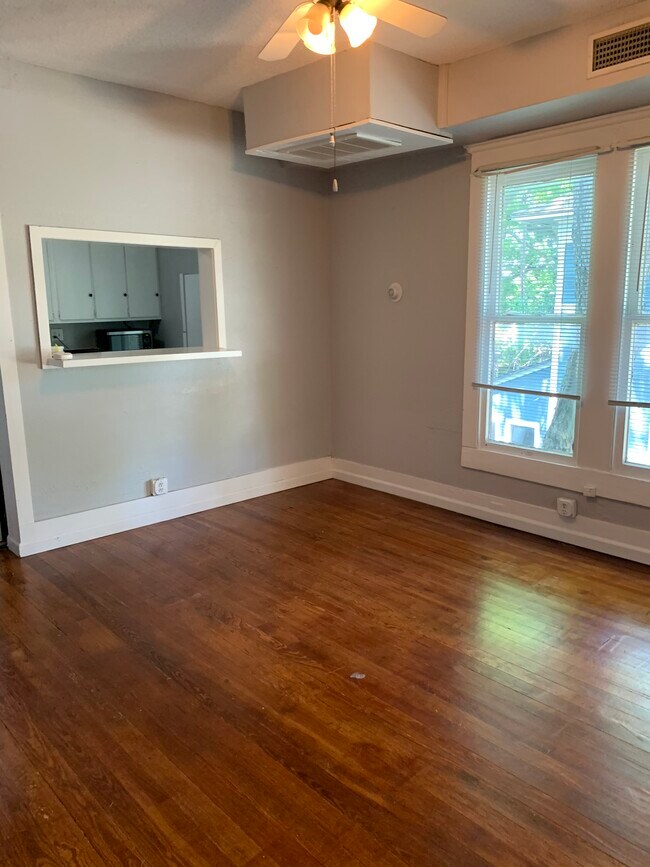 413 W Franklin St in Waxahachie, TX - Building Photo - Building Photo