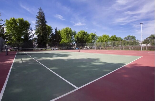 Garden West One Apartments in Yuba City, CA - Foto de edificio - Building Photo