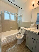 1845 Monroe St in Hollywood, FL - Foto de edificio - Building Photo