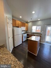 2423 Dew Meadow Ct in Herndon, VA - Building Photo - Building Photo