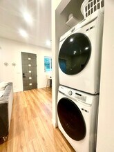 22951 Valerio St in Los Angeles, CA - Building Photo - Building Photo