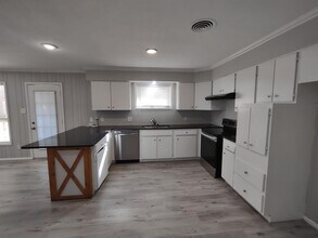 2115 66th St in Lubbock, TX - Building Photo - Building Photo