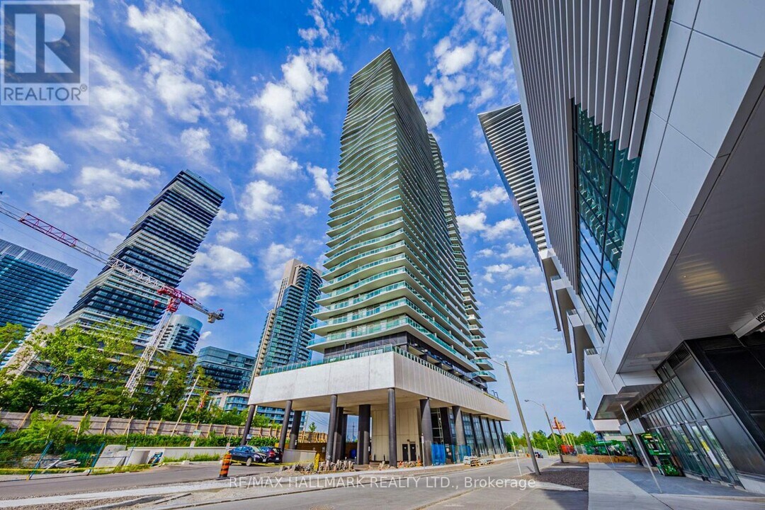 33 Shore Breeze Dr in Toronto, ON - Building Photo