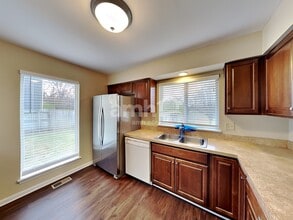 1409 Keele Dr in Carpentersville, IL - Foto de edificio - Building Photo