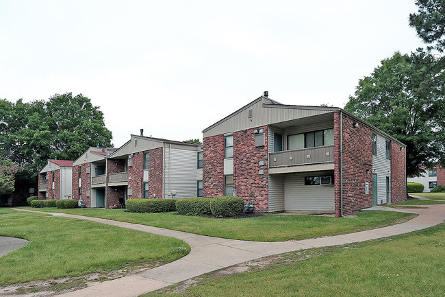 Langley Square Apartments in Hampton, VA - Building Photo - Building Photo