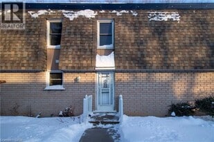153 Limeridge Rd W in Hamilton, ON - Building Photo