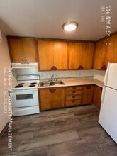 516 NW A St in Grants Pass, OR - Building Photo - Building Photo