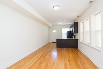 2035 W Arthur Ave in Chicago, IL - Building Photo - Building Photo