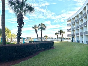 214 Miracle Strip Pkwy SW in Fort Walton Beach, FL - Building Photo - Building Photo