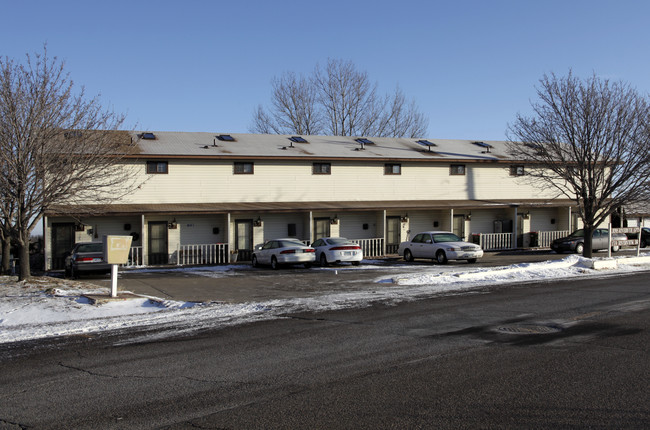 Jen's Rivervue Apartments in Monticello, MN - Building Photo - Building Photo