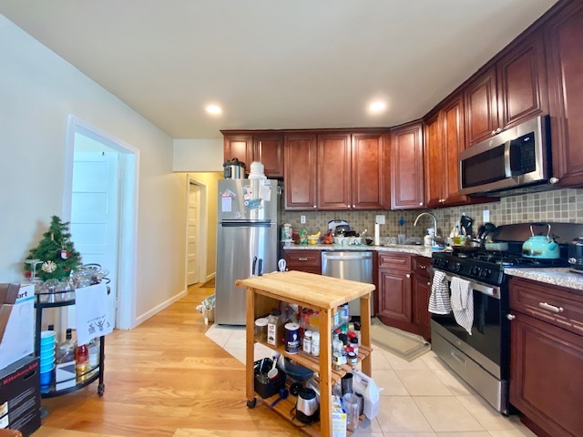 18 Landers St, Unit 3 in Somerville, MA - Foto de edificio - Building Photo