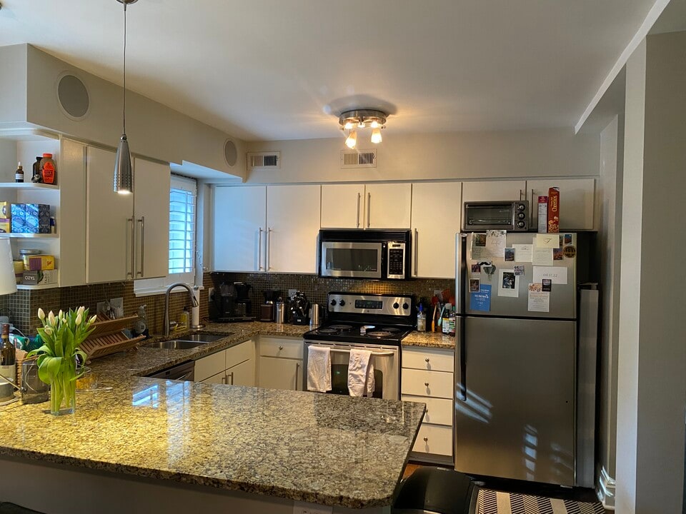 227 N Dotger Ave, Unit E 14 in Charlotte, NC - Building Photo