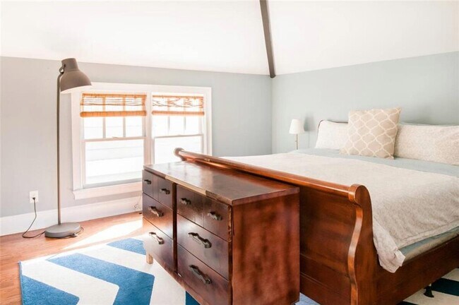 property at 20 Hilliard St NE