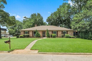 27201 Paula Ln in Conroe, TX - Building Photo