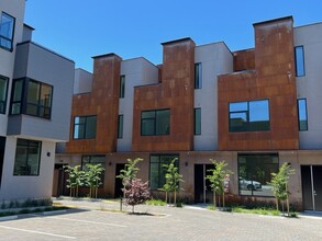 Channing Way Townhouses in Berkeley, CA - Building Photo - Building Photo