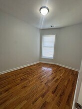 4240 W Gladys Ave, Unit 2 in Chicago, IL - Building Photo - Building Photo