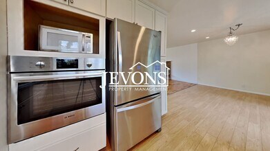 16610 SE 24th St in Bellevue, WA - Building Photo - Building Photo