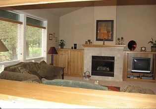 2963 NW Fairway Heights Dr in Bend, OR - Building Photo - Building Photo