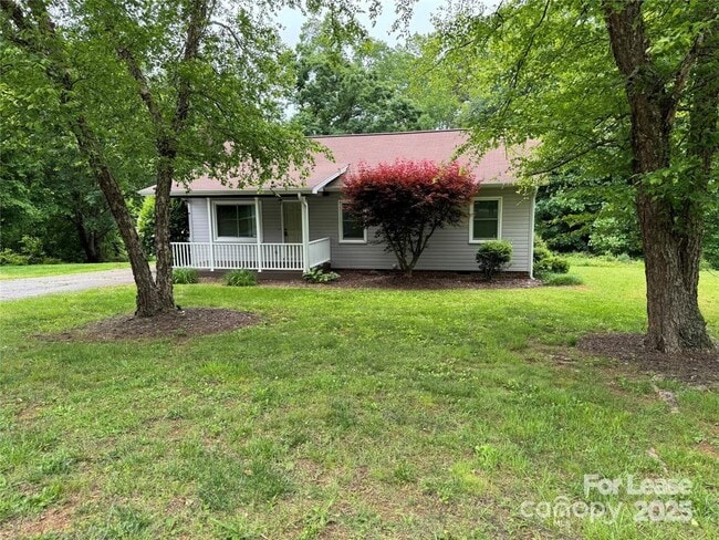 2177 Lynmore Dr in Sherrills Ford, NC - Building Photo - Building Photo