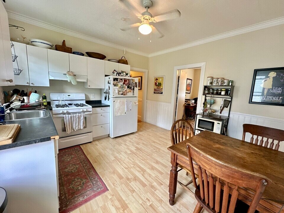 40 Hewlett St, Unit 1 in Boston, MA - Building Photo