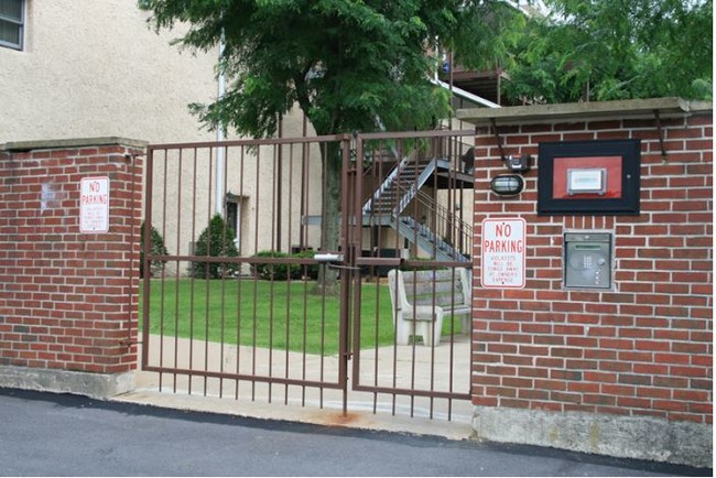 School House Terrace in Nazareth, PA - Building Photo - Building Photo