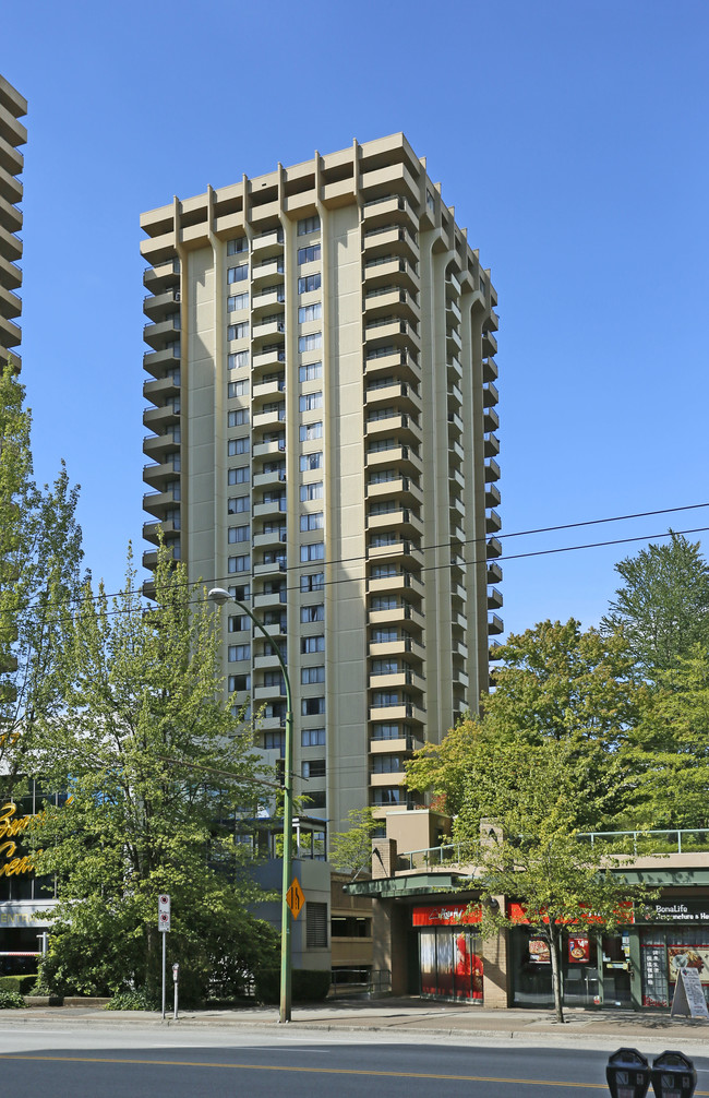 Burnaby Centre in Burnaby, BC - Building Photo - Building Photo