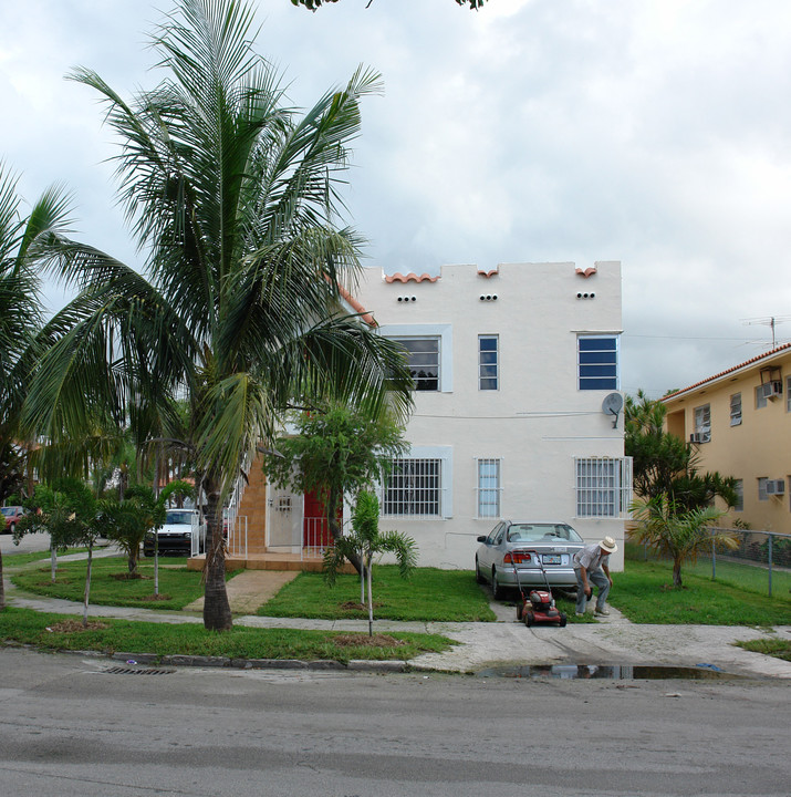 2061 SW 6th St in Miami, FL - Building Photo