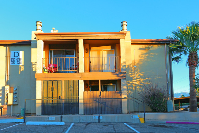 1620 N Wilmot Rd in Tucson, AZ - Foto de edificio - Building Photo