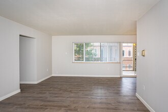 Boulevard Park Apartments in Denver, CO - Building Photo - Interior Photo