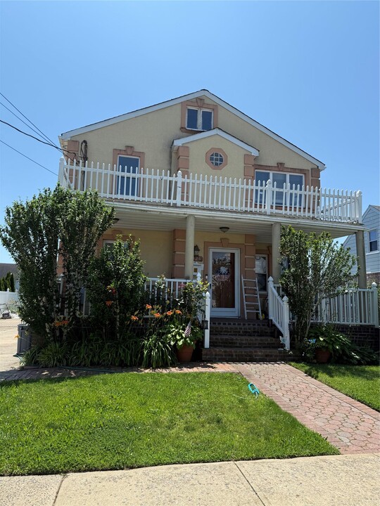 1125 Langdon St in Franklin Square, NY - Building Photo